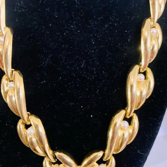 Vintage Gold Tone Link Necklace with Faux Pearls and Heart - Picture 2 of 3